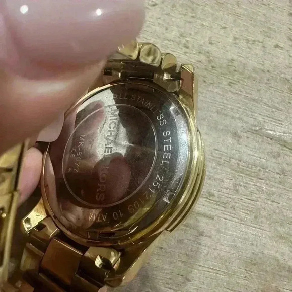 Michael Kors Gold-Tone Runway Oversized Watch MK8077 - Picture 5 of 5